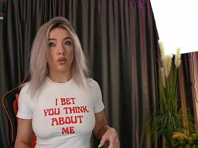 sarahjadore on BongaCams 