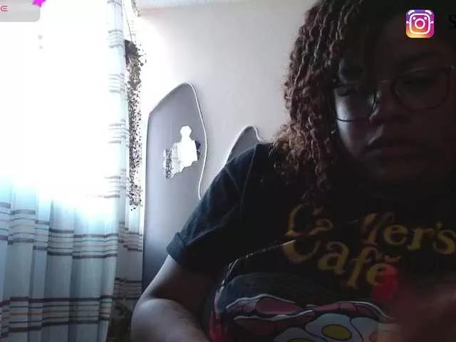 saramorales1 on BongaCams 