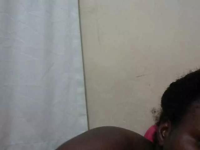 Sexycandy2 on BongaCams 