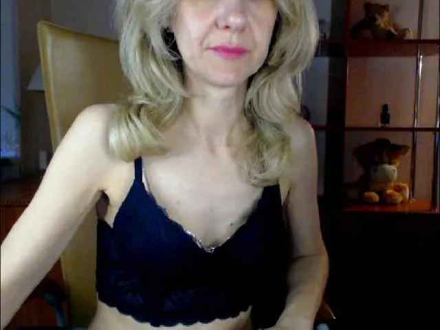Tanya6547 on BongaCams 