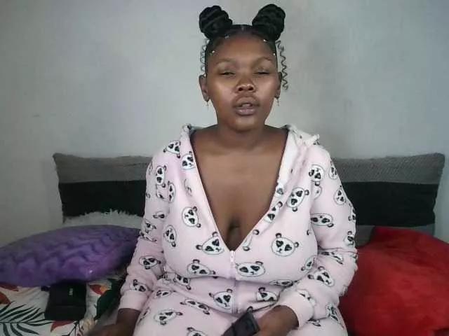 Thickqueenxxx on BongaCams 
