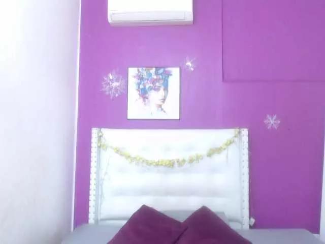 tiny-sarah1 on BongaCams