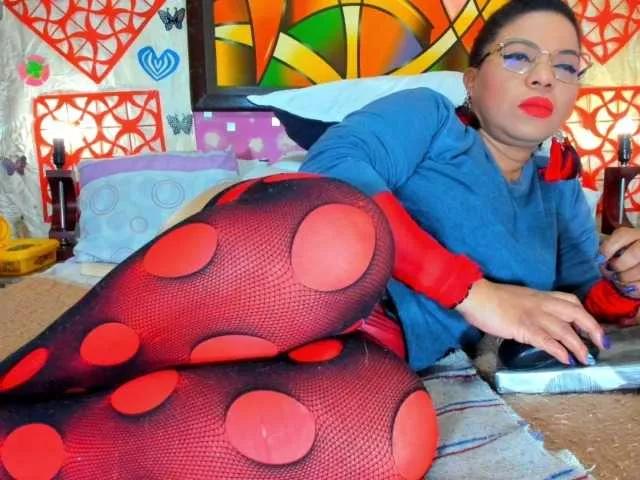 XxXbrunettesquirtxXx on BongaCams 