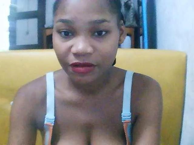 yasmine5001 on BongaCams 