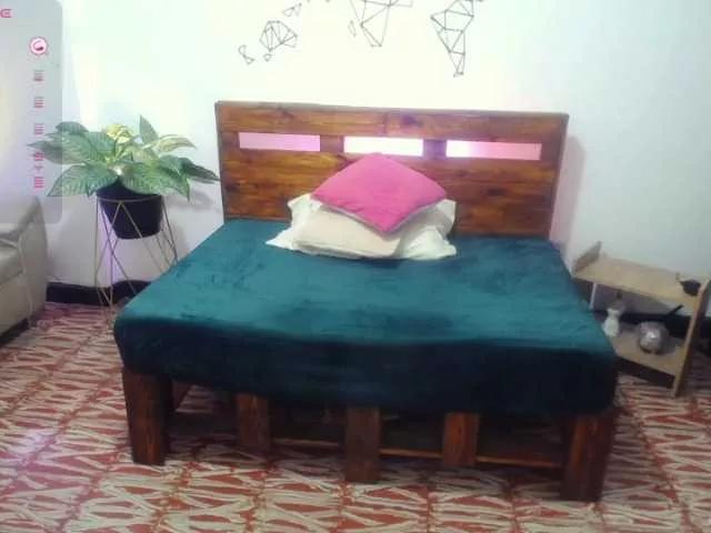 Freechat Yeseniaa25 on BongaCams