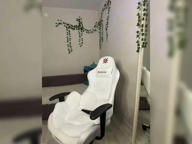 YoloLove on BongaCams 