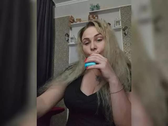 YourFunnyBlondiee on BongaCams 