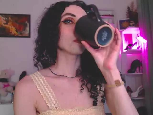 YourNylonQueen on BongaCams 