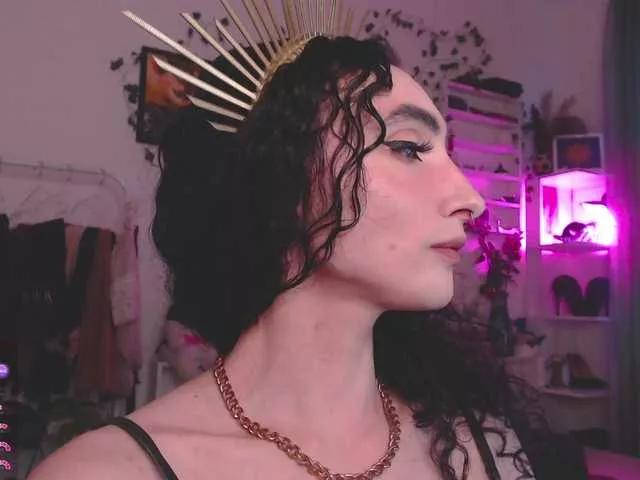 YourNylonQueen on BongaCams 