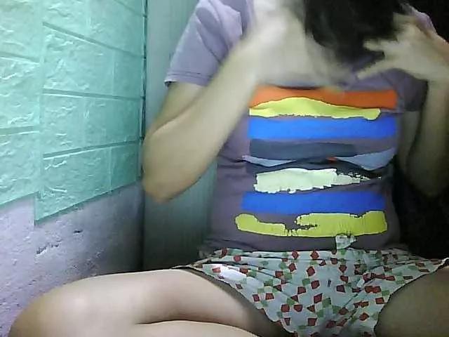 Yummyflirttits69 on BongaCams