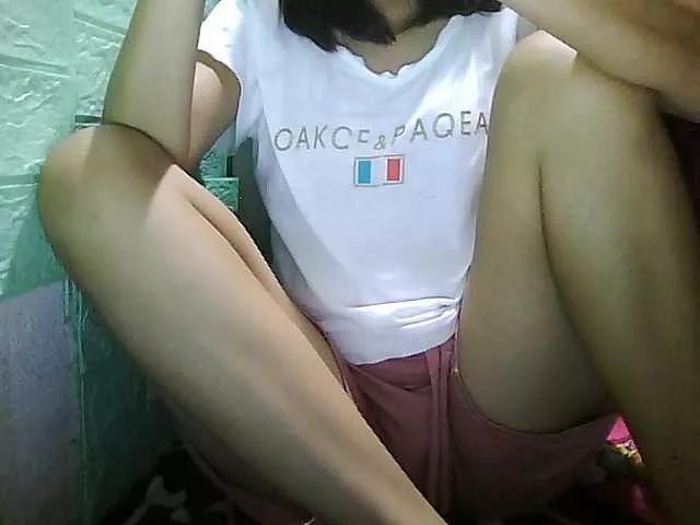 Yummyflirttits69 on BongaCams