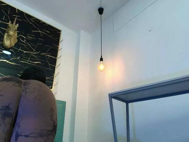 zhamira21 on BongaCams 