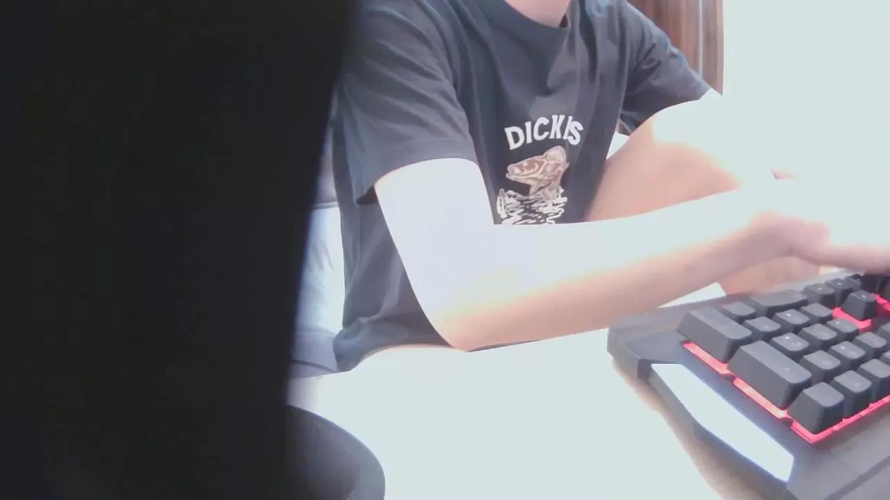 a33105432 on Cam4 