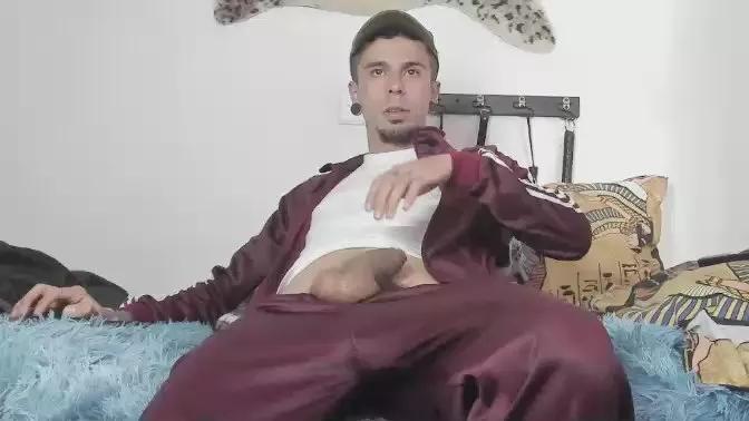 aaronbigdickxxx on Cam4 