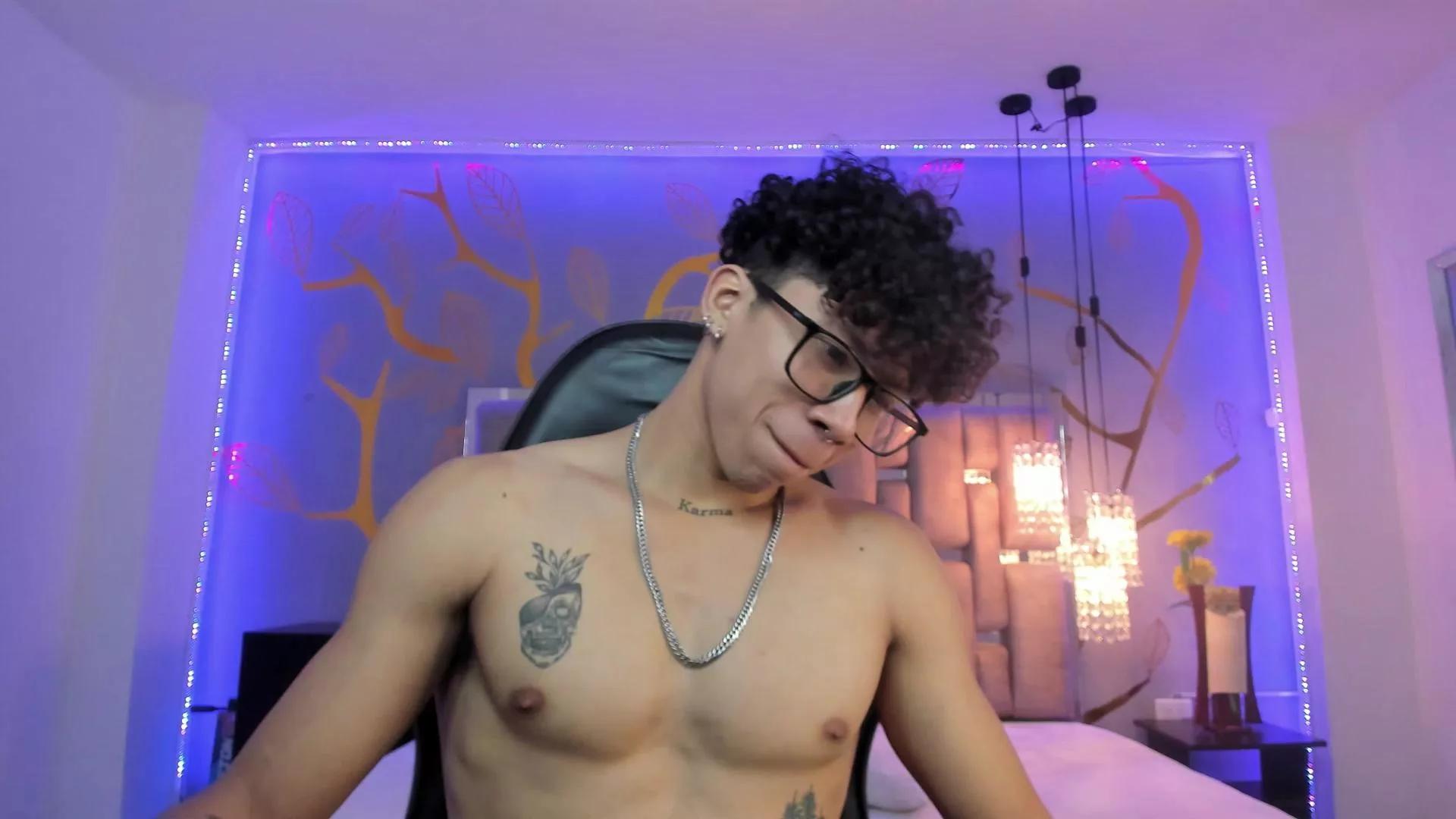Akaza_ on Cam4 