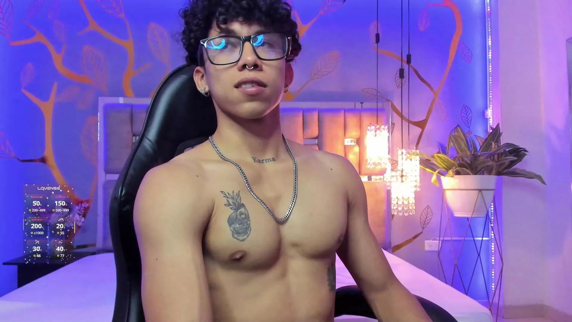 Akaza_ on Cam4 