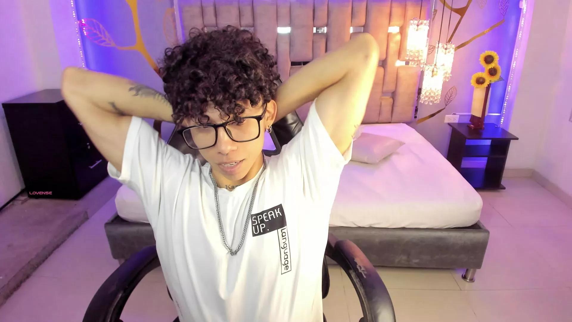 Akaza_ on Cam4 