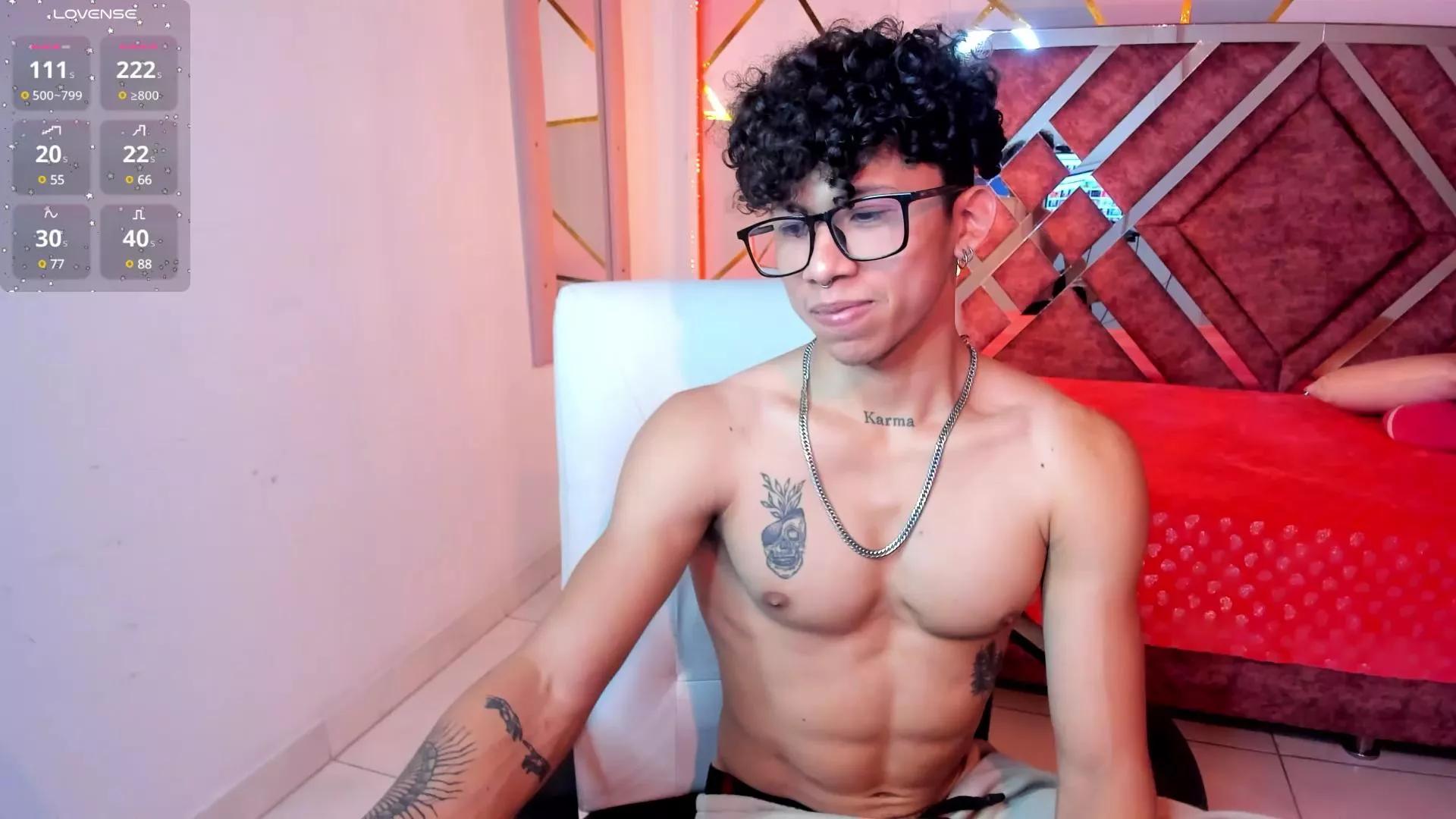 Akaza_ on Cam4 
