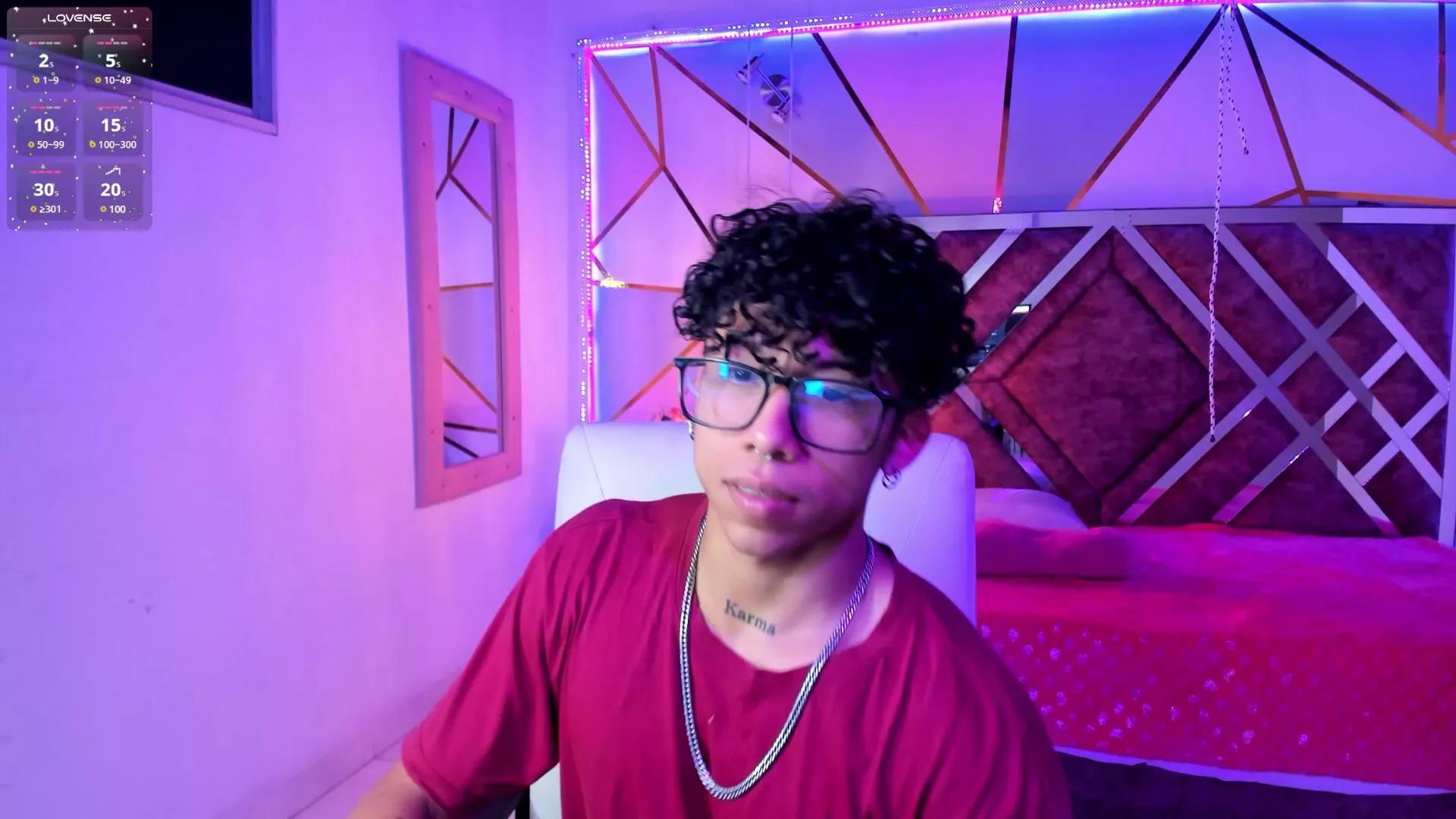 Akaza_ on Cam4 
