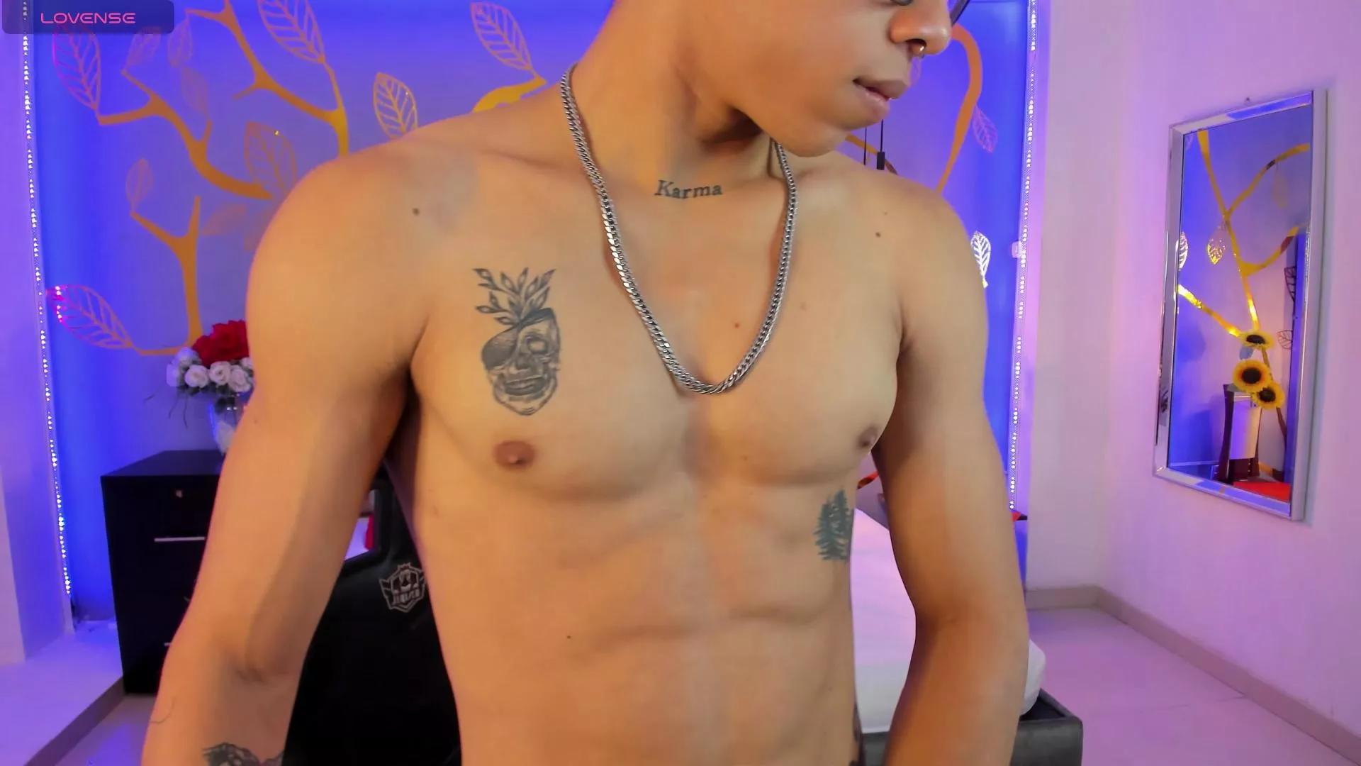 Akaza_ on Cam4 