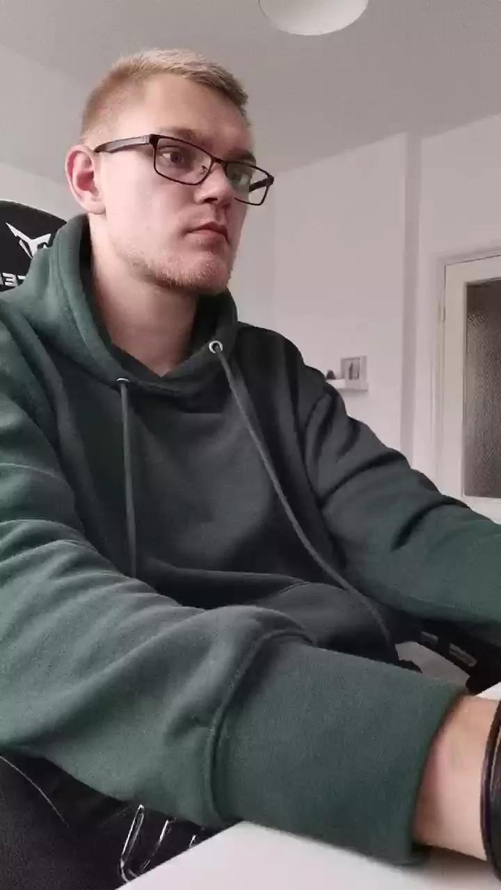 Aleex325 on Cam4 