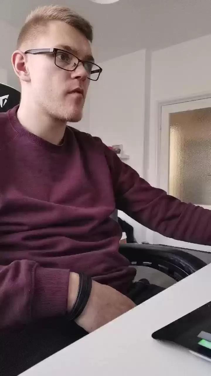 Aleex325 on Cam4 