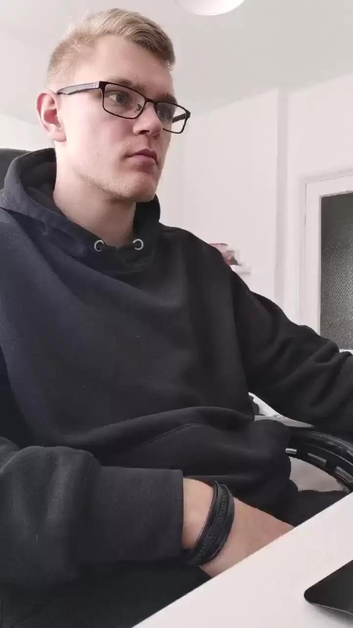 Aleex325 on Cam4 
