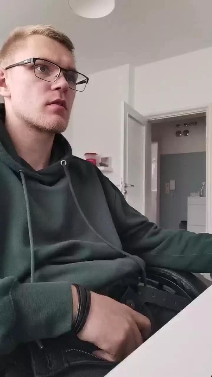 Aleex325 on Cam4 