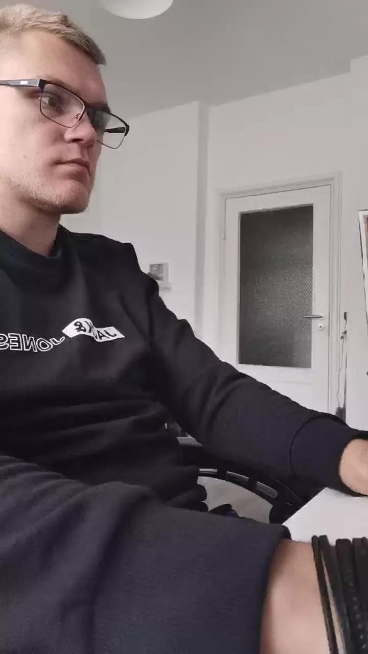 Aleex325 on Cam4 