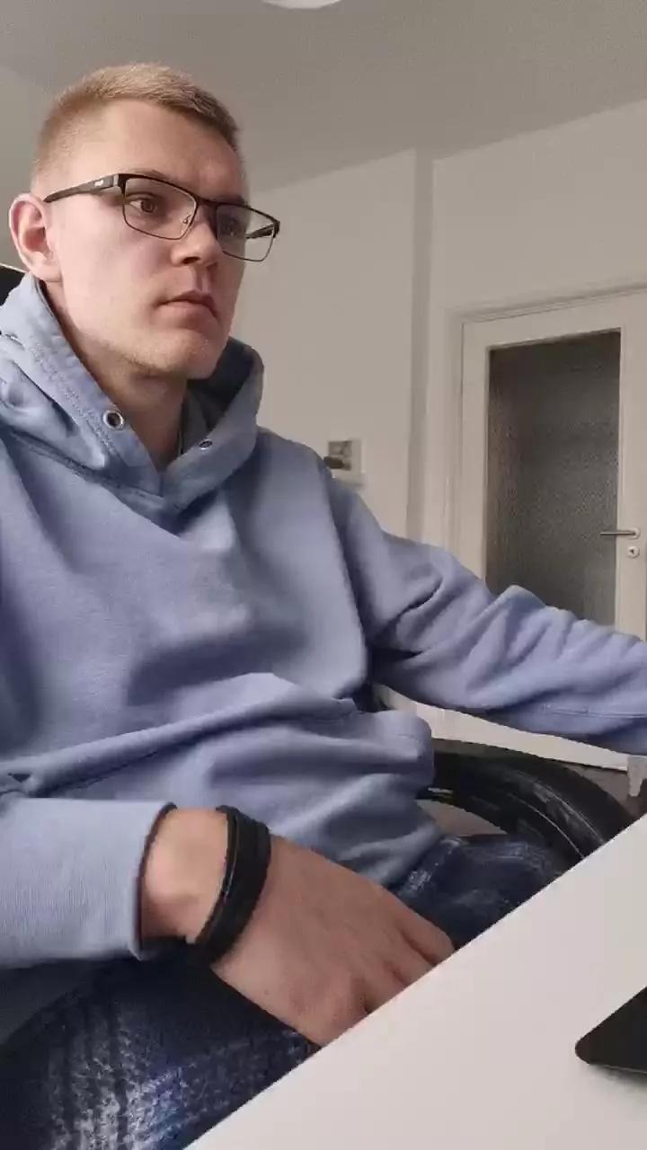 Aleex325 on Cam4 