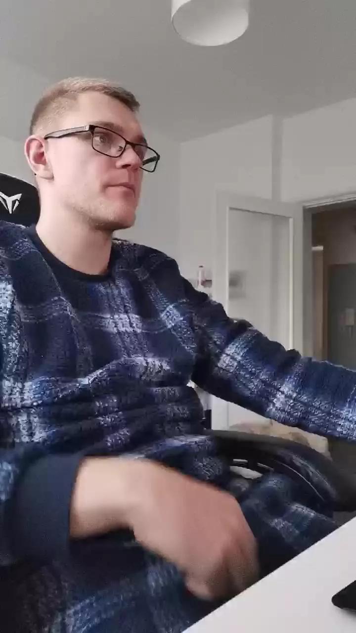 Aleex325 on Cam4 