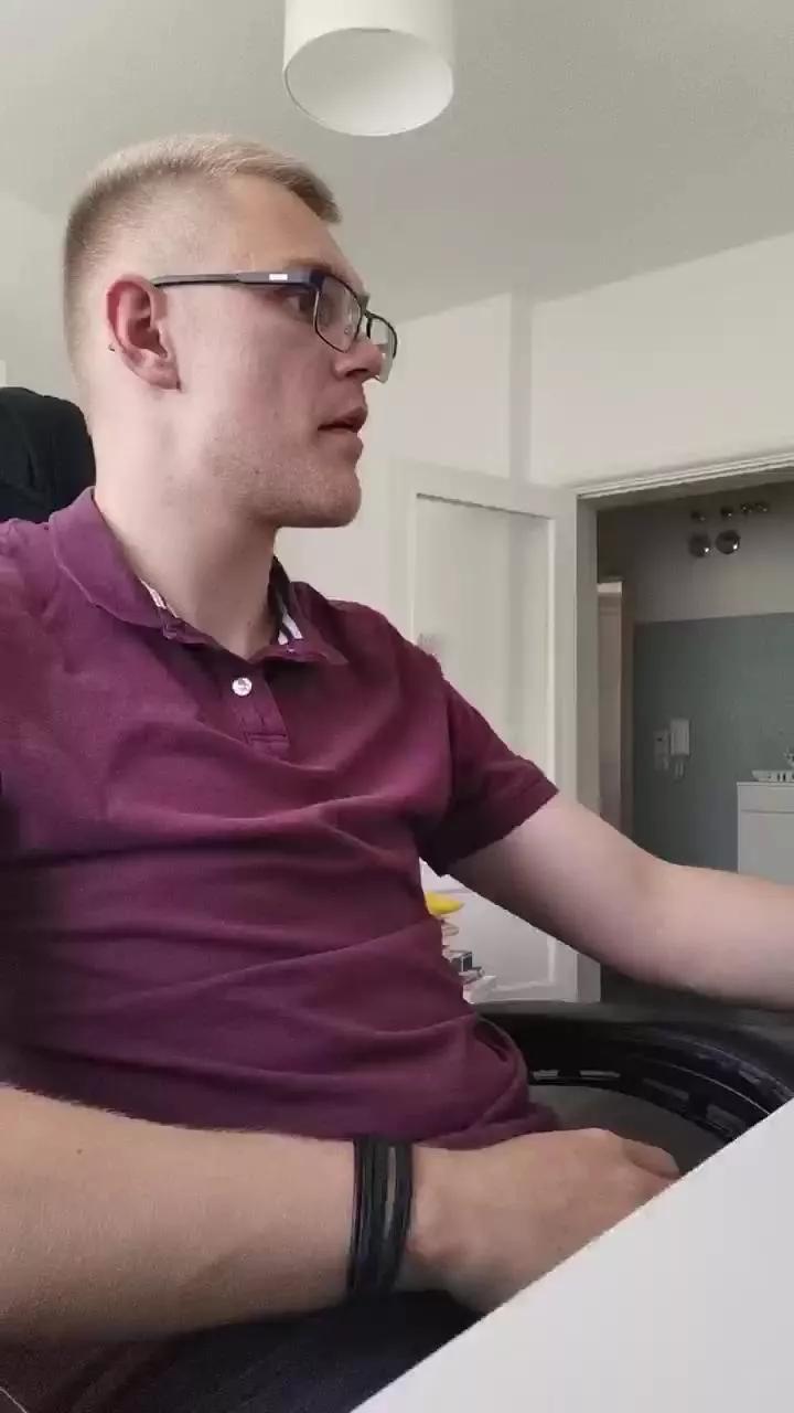 Aleex325 on Cam4 