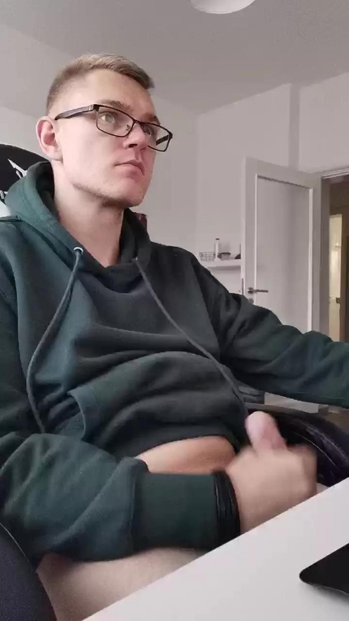 Aleex325 on Cam4 