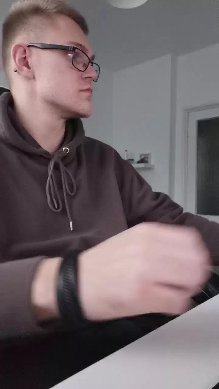 Aleex325 on Cam4 