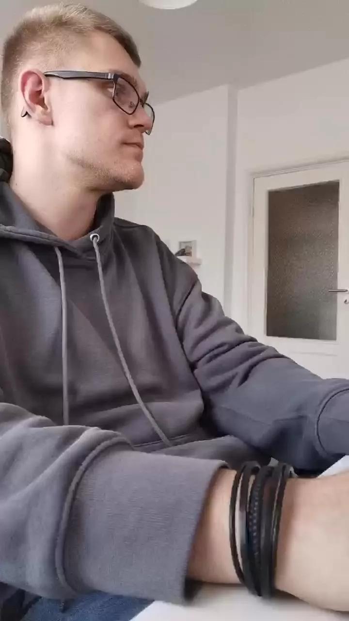 Aleex325 on Cam4 