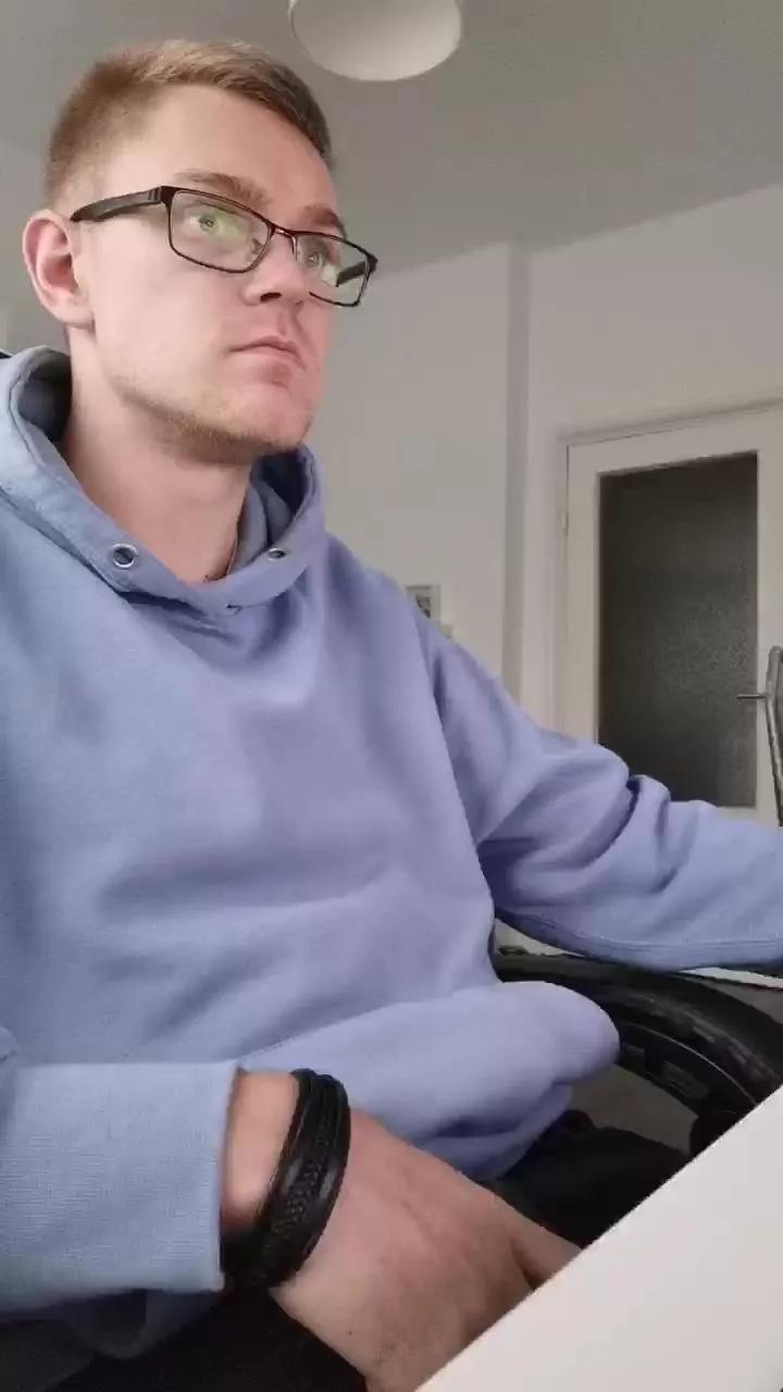 Aleex325 on Cam4 