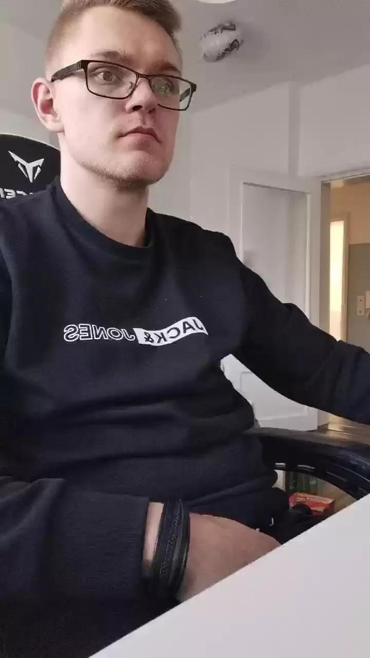 Aleex325 on Cam4 