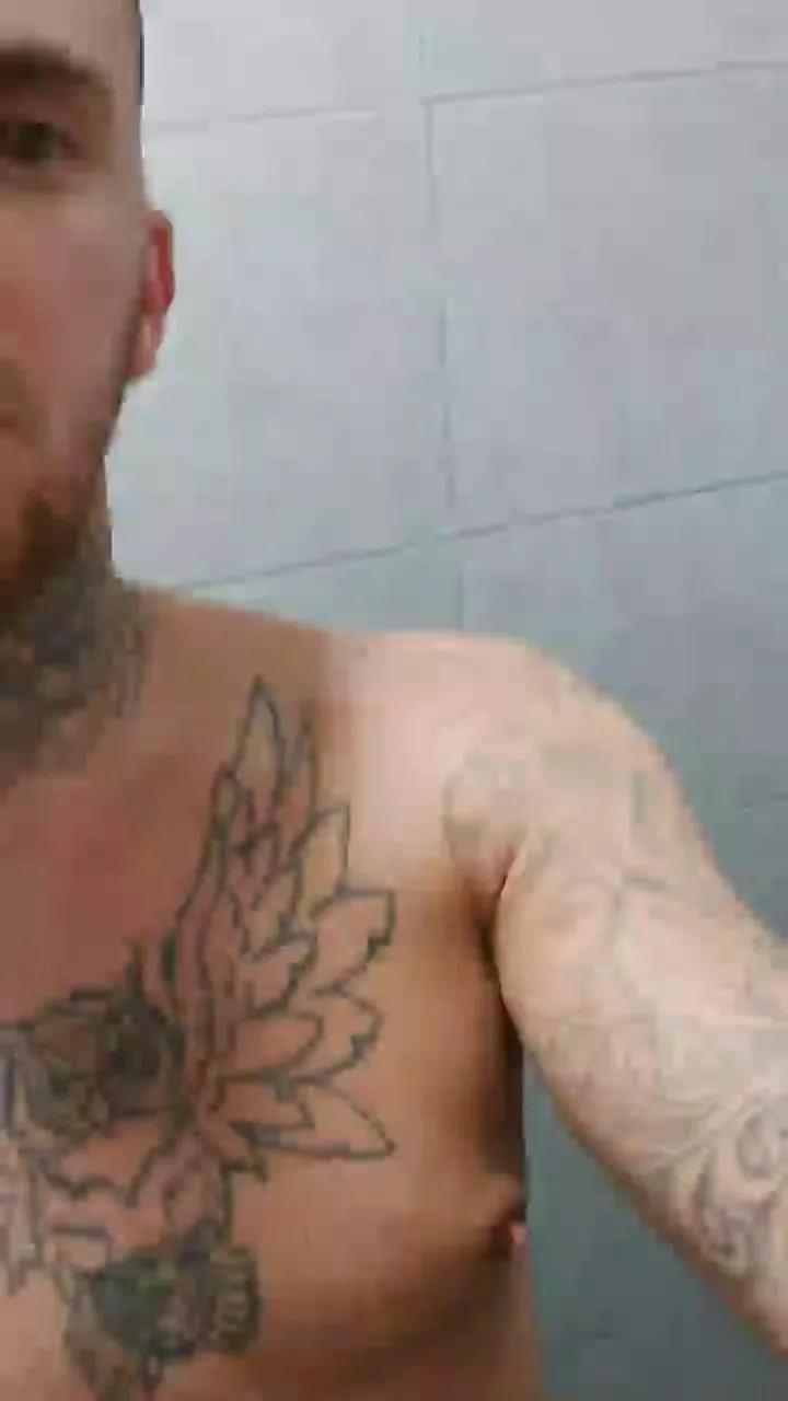 Alexhookah69 on Cam4 