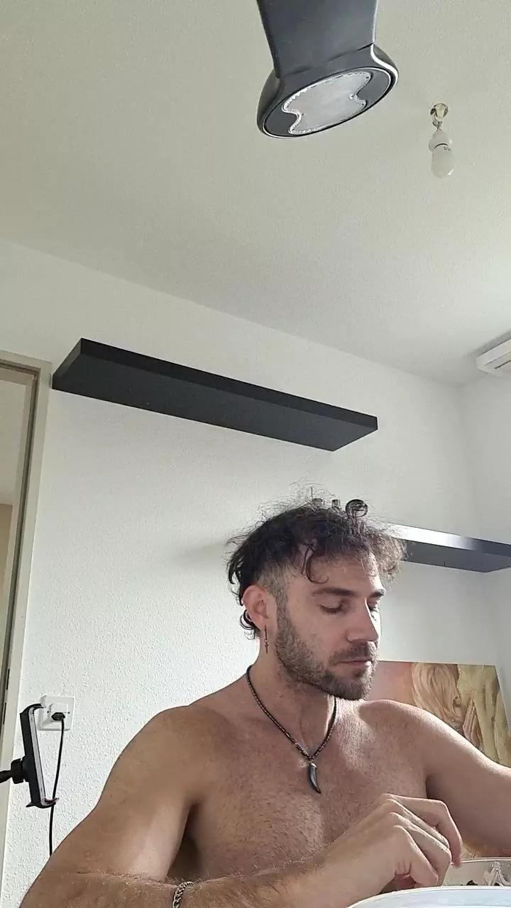 ALPHA_HUNK on Cam4 