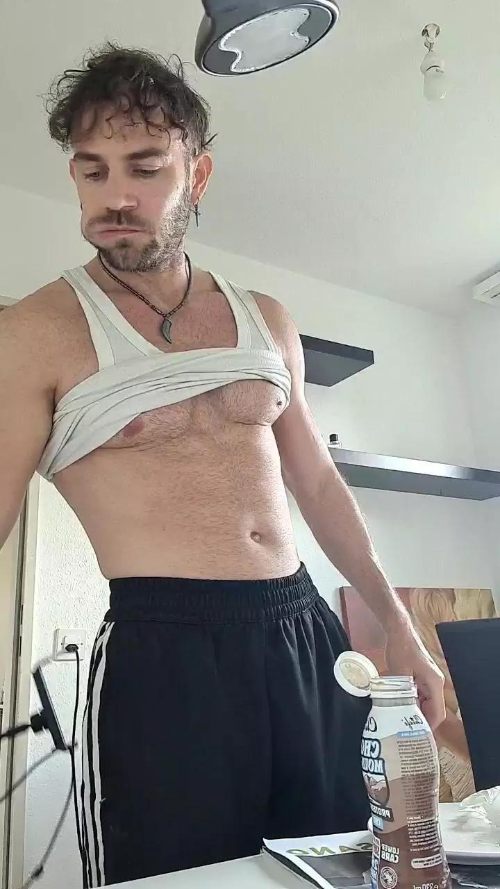 ALPHA_HUNK on Cam4 