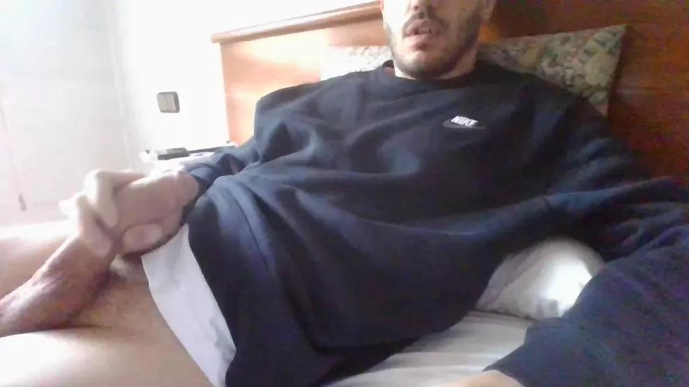 Alvarobcn34 on Cam4 