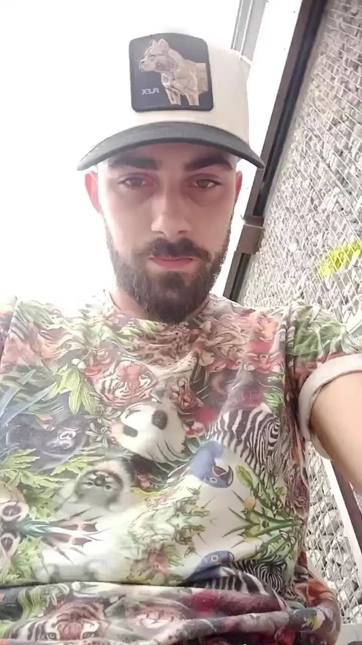 Offline Bcn18Real on Cam4