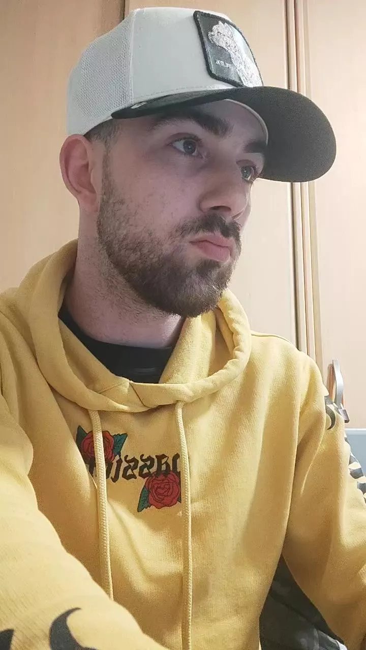 Offline Bcn18Real on Cam4