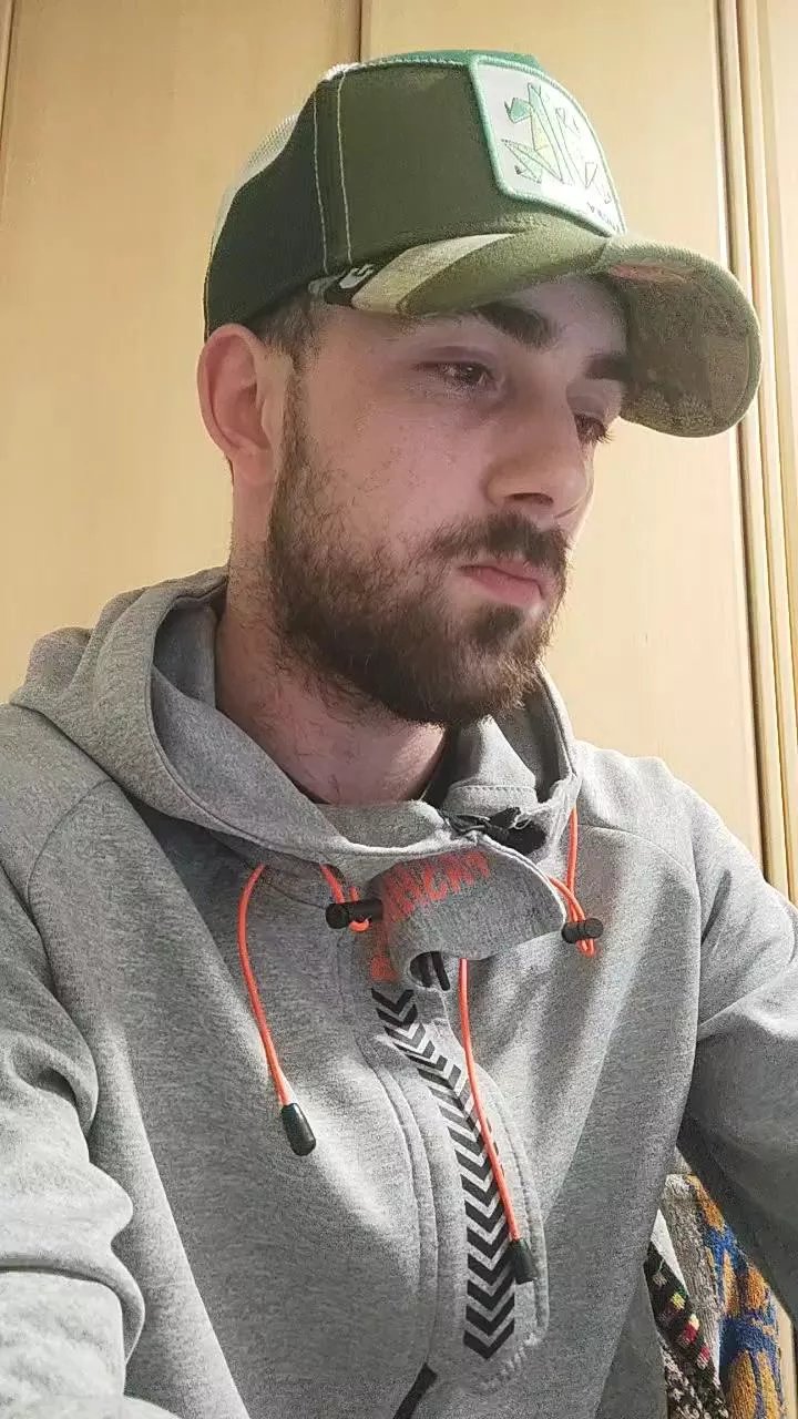 Offline Bcn18Real on Cam4