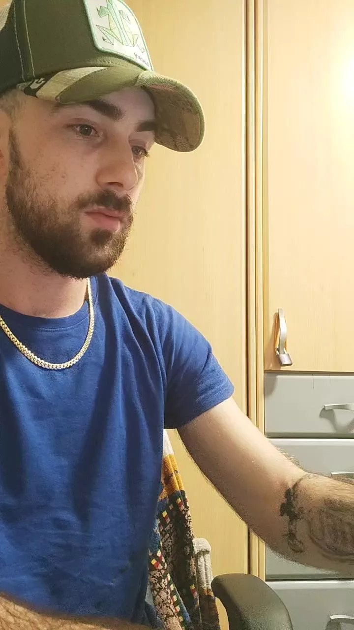 Offline Bcn18Real on Cam4