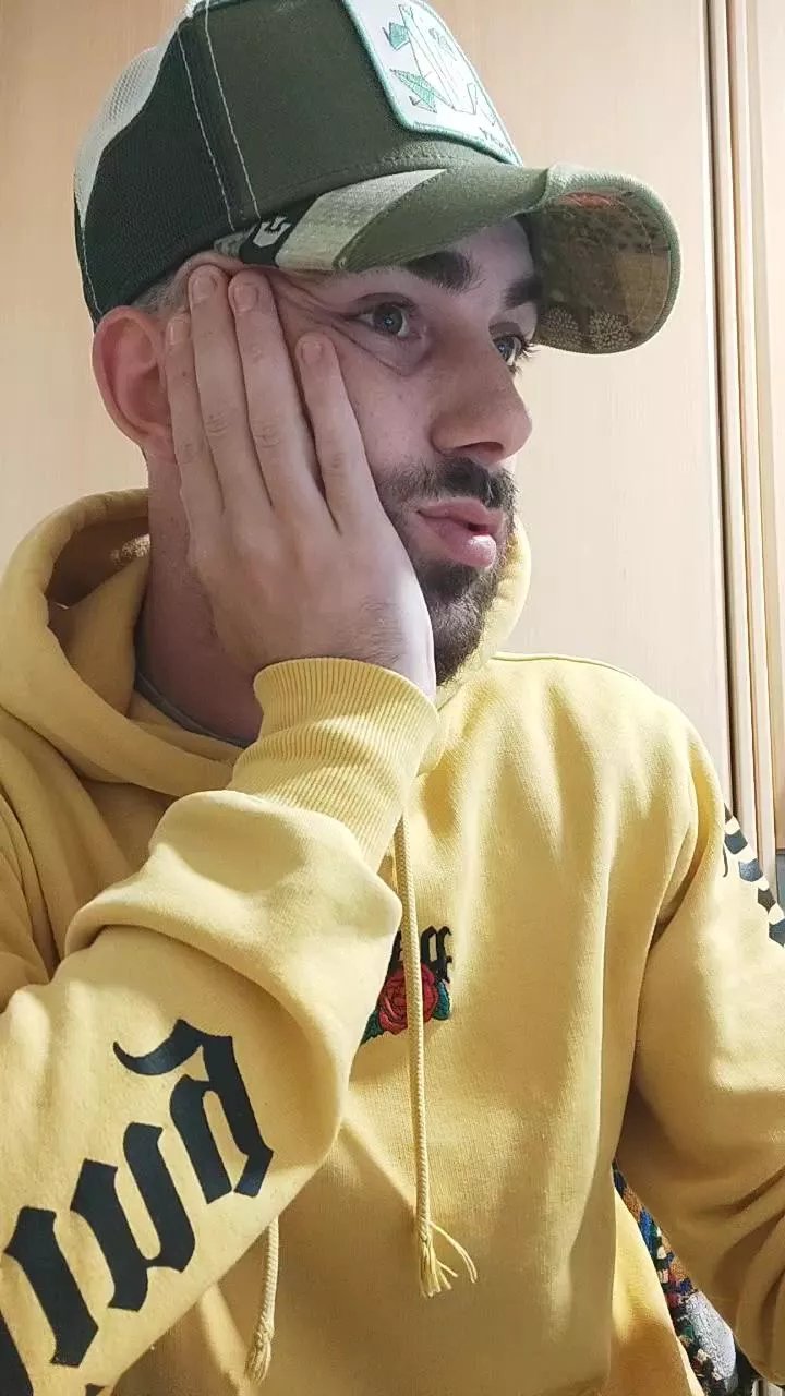 Offline Bcn18Real on Cam4