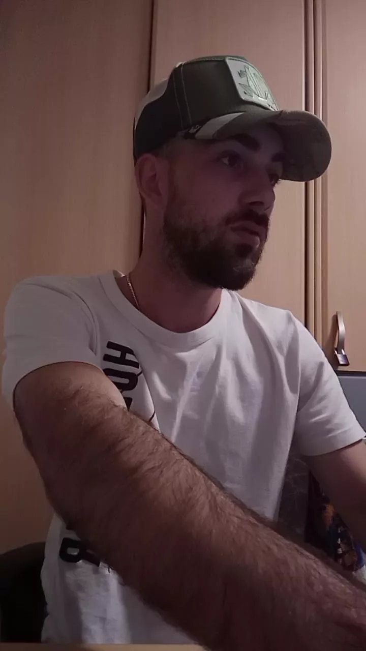 Offline Bcn18Real on Cam4