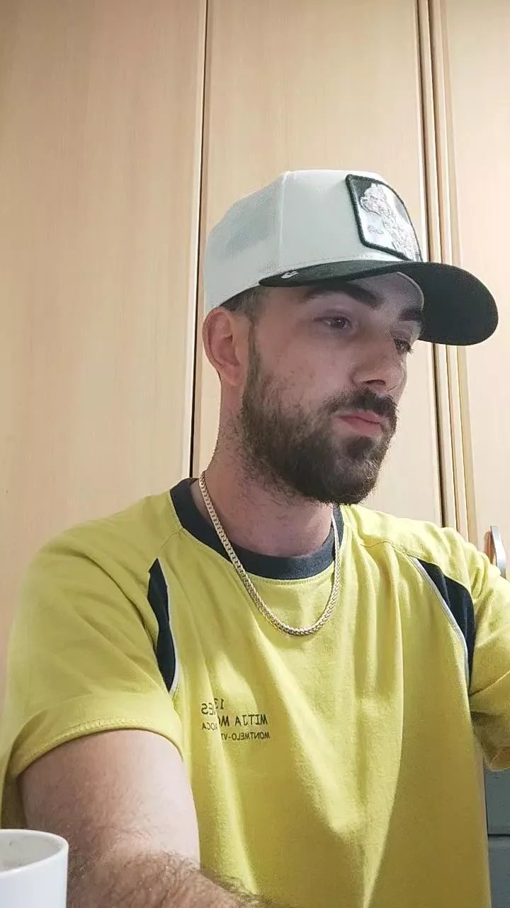 Offline Bcn18Real on Cam4