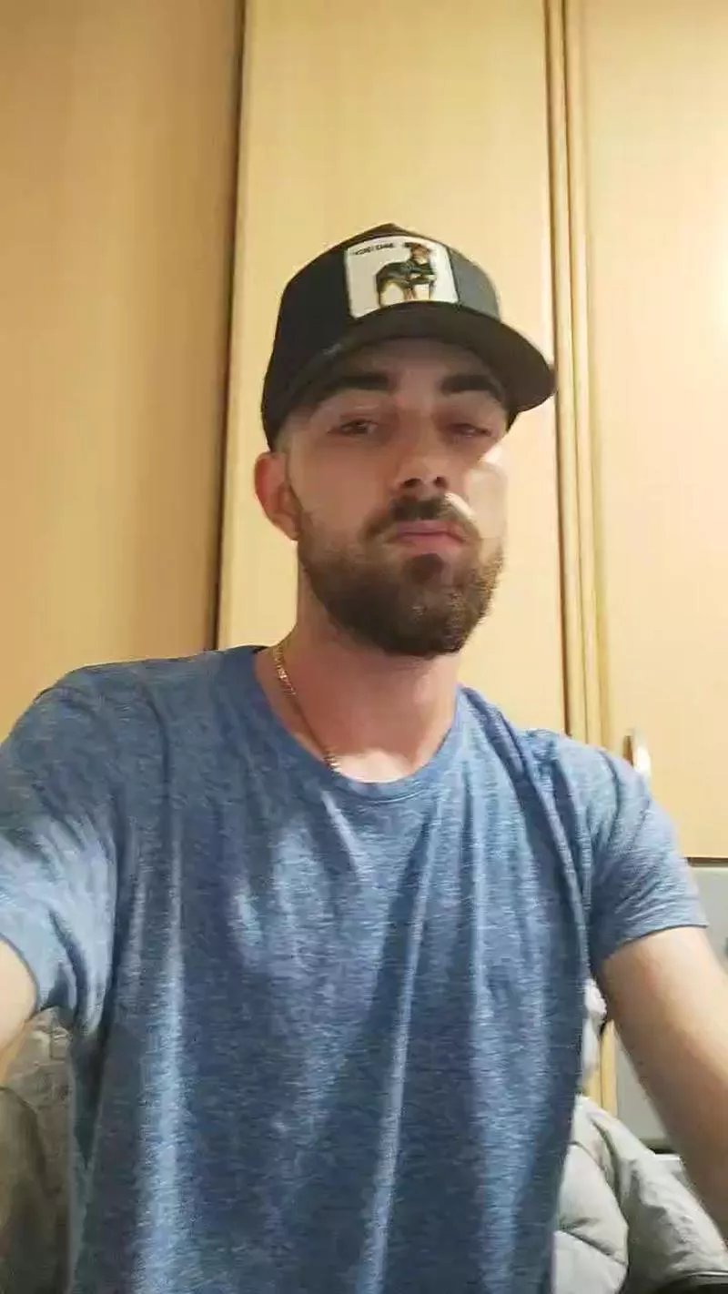 Offline Bcn18Real on Cam4