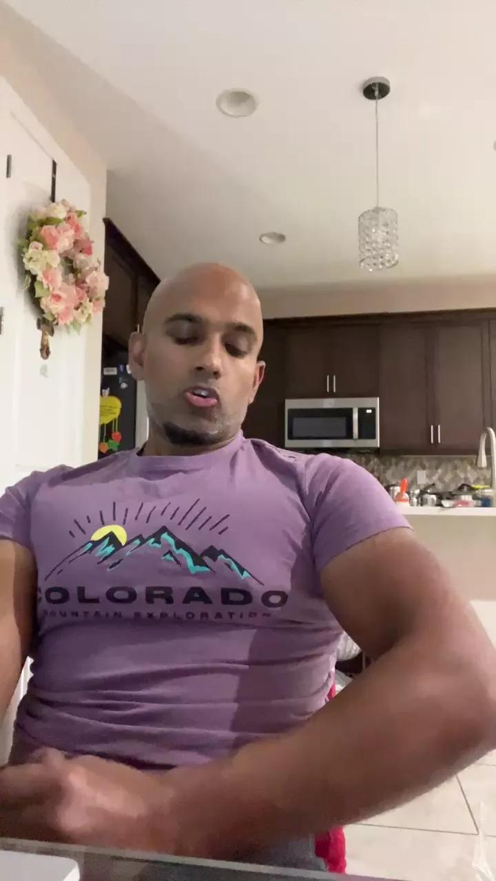Beachmusclefit on Cam4 